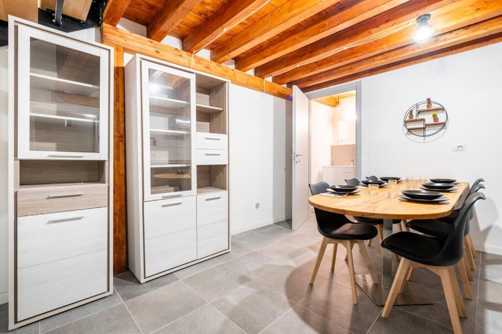 Appartamento Al Centro Di Cagliari Luaran gambar