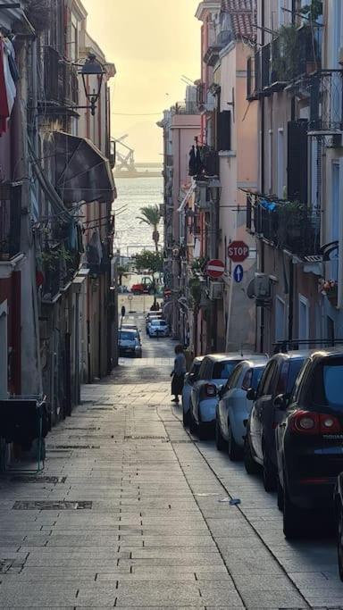 Appartamento Al Centro Di Cagliari Luaran gambar